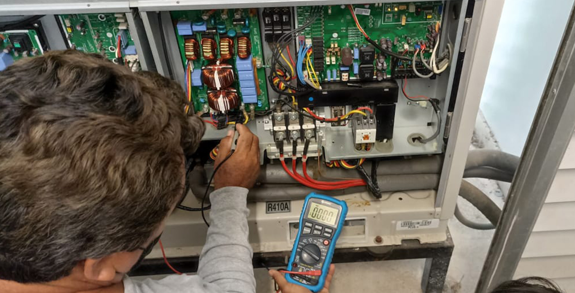 Reparación de equipos de Aires Acondicionados.